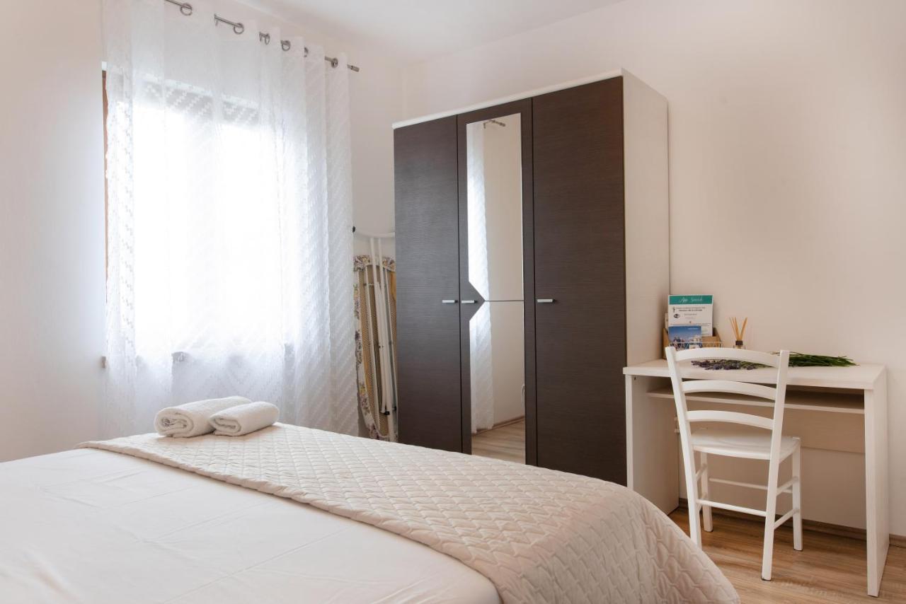 Superior Apartment Sincic Πόρετς Εξωτερικό φωτογραφία