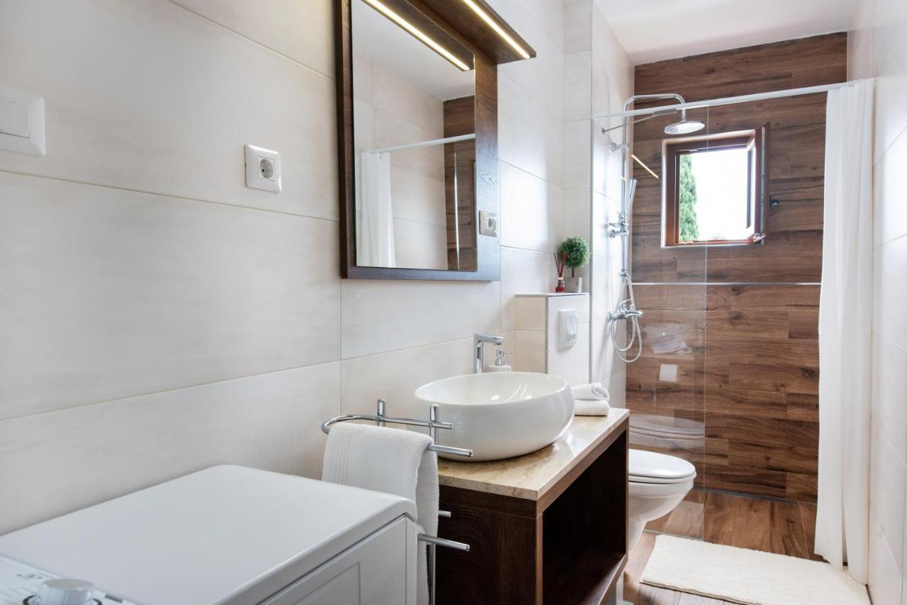 Superior Apartment Sincic Πόρετς Εξωτερικό φωτογραφία