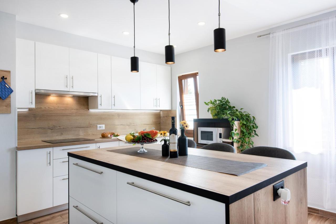 Superior Apartment Sincic Πόρετς Εξωτερικό φωτογραφία