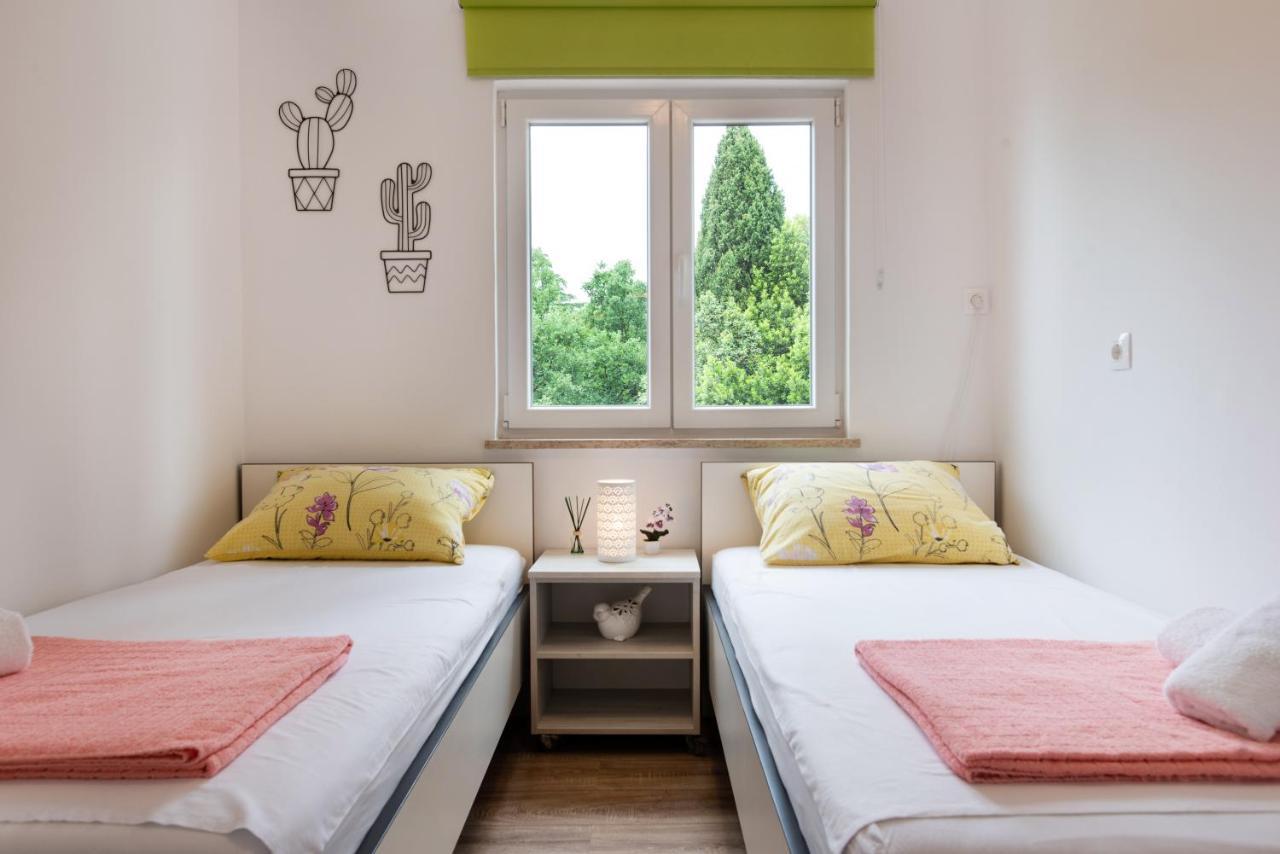 Superior Apartment Sincic Πόρετς Εξωτερικό φωτογραφία